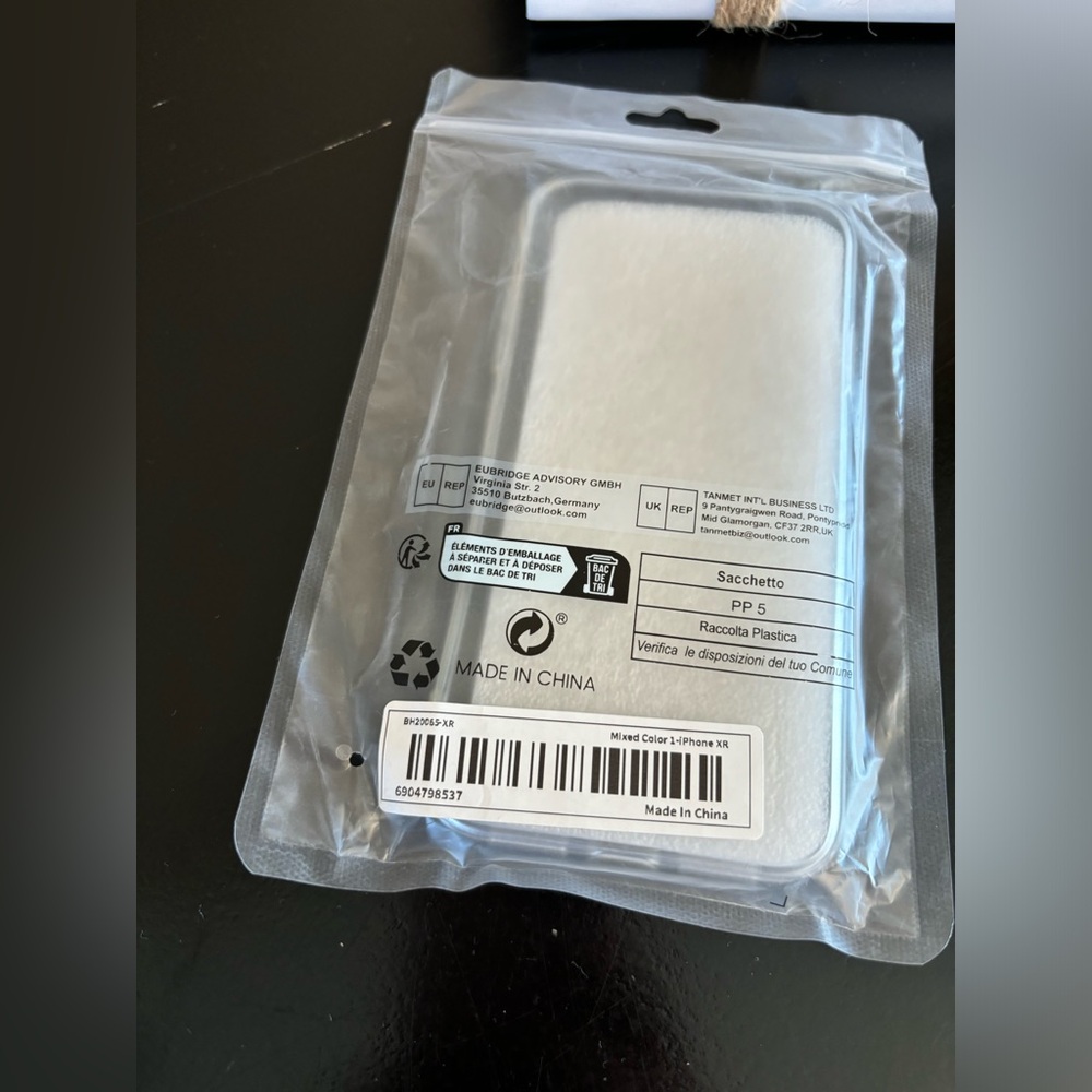 iPhone XR case - Picture 3 of 3